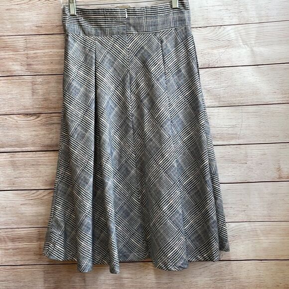Plaid Gray Women's Skirt - Picture 4 of 5